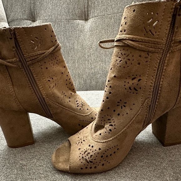 Jellypop Faux Leather Heeled Sandals Size 5.5 - Picture 7 of 7